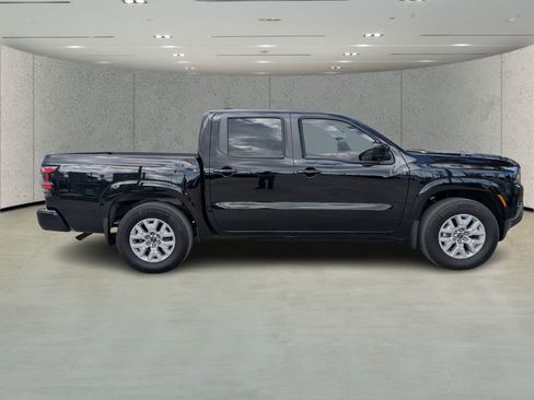 Used 2024 Nissan Frontier SV w/ SV Convenience Package image 2