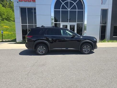 Used 2025 Nissan Pathfinder SV w/ Black Appearance Package AWD/4WD image 7