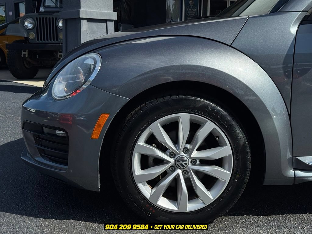 Used 2017 Volkswagen Beetle 1.8T Classic FWD image 12