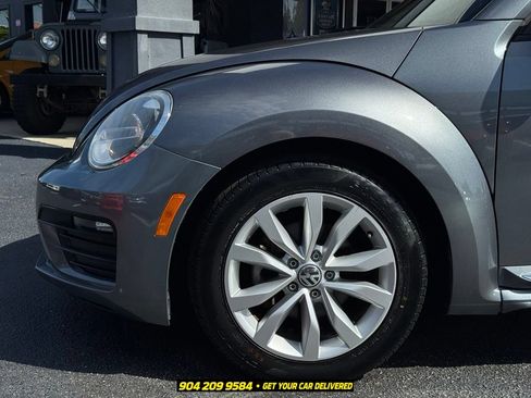 Used 2017 Volkswagen Beetle 1.8T Classic FWD image 12