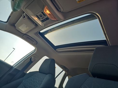 Used 2021 Toyota RAV4 XLE w/ Convenience Package FWD image 29