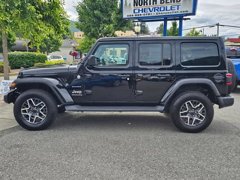 Used 2024 Jeep Wrangler Unlimited Sahara AWD/4WD image 8
