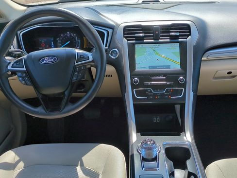 Used 2020 Ford Fusion SE FWD image 26