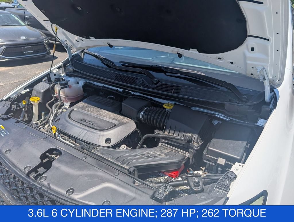 Used 2025 Chrysler Pacifica Limited FWD image 36