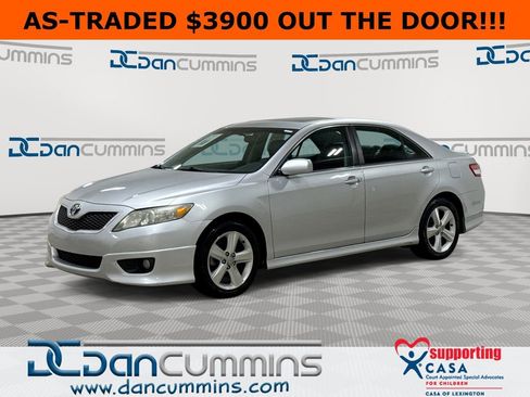 Used 2010 Toyota Camry SE FWD image 1