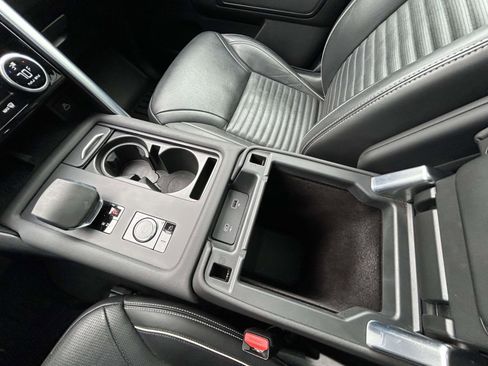 Used 2022 Land Rover Discovery HSE R-Dynamic image 32