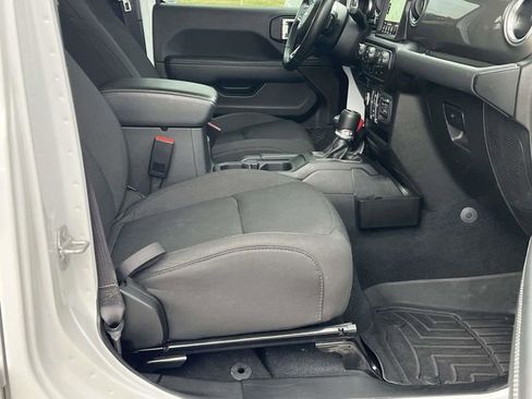 Used 2022 Jeep Wrangler Unlimited Sahara w/ Cold Weather Group image 23