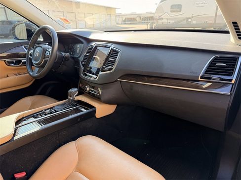 Used 2016 Volvo XC90 T6 Momentum w/ Momentum Plus Package image 30