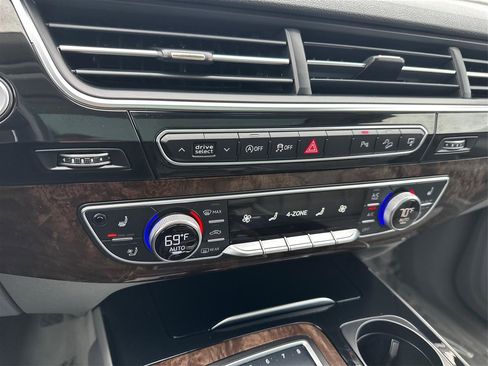 Used 2017 Audi Q7 3.0T Prestige w/ Prestige Package image 36
