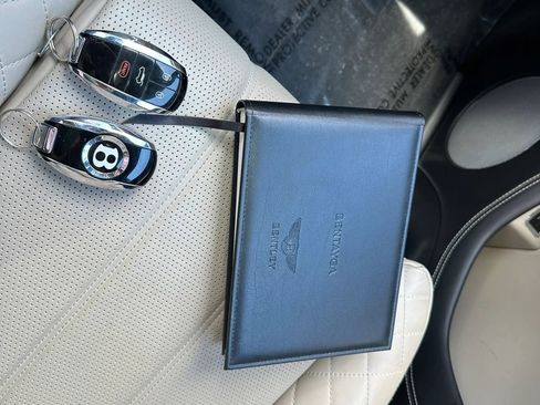 Used 2017 Bentley Bentayga AWD/4WD image 26