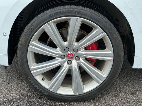 Used 2019 Jaguar F-PACE S image 22