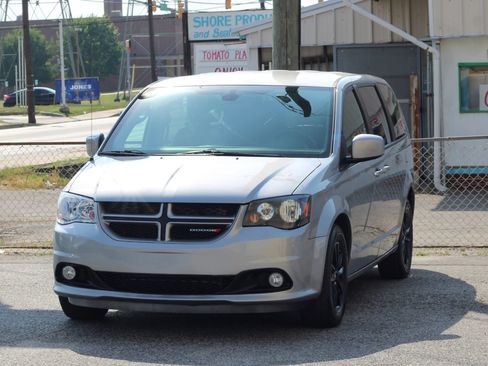 Used 2019 Dodge Grand Caravan GT FWD image 3