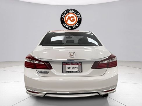 Used 2017 Honda Accord LX image 4