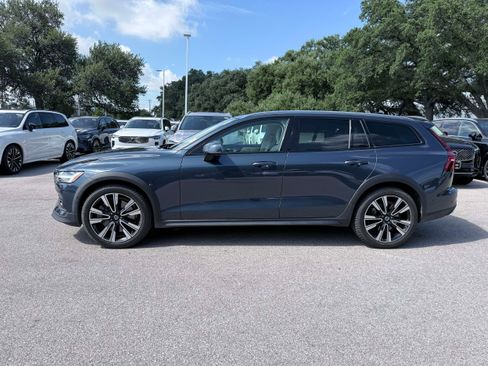 Used 2020 Volvo V60 T5 Cross Country AWD/4WD image 3