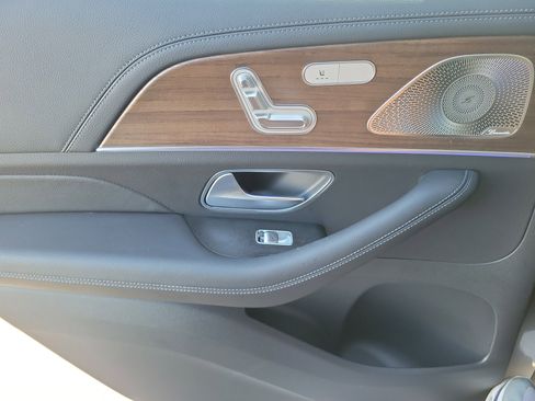 New 2026 Mercedes-Benz GLS 580 4MATIC image 8