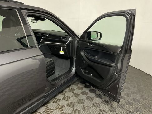 Used 2023 Jeep Grand Cherokee Altitude AWD/4WD image 37