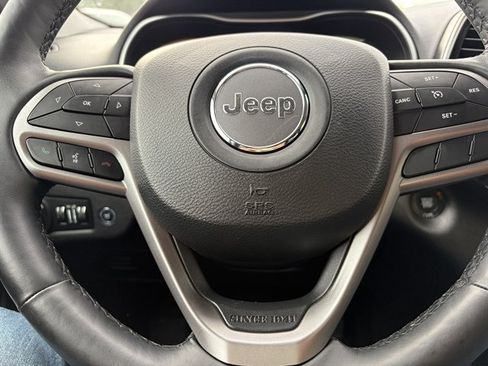 Used 2019 Jeep Cherokee Limited AWD/4WD image 23