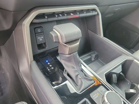 Used 2025 Toyota Tundra Limited image 24