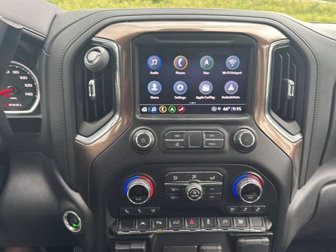 Used 2021 Chevrolet Silverado 1500 High Country w/ Technology Package AWD/4WD image 14