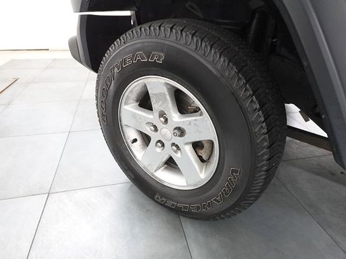 Used 2018 Jeep Wrangler Unlimited Sport image 28