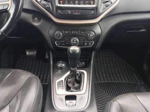 Used 2018 Jeep Cherokee Limited w/ Luxury Group image 11