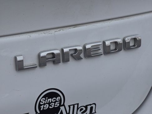 Used 2023 Jeep Grand Cherokee L Laredo image 14