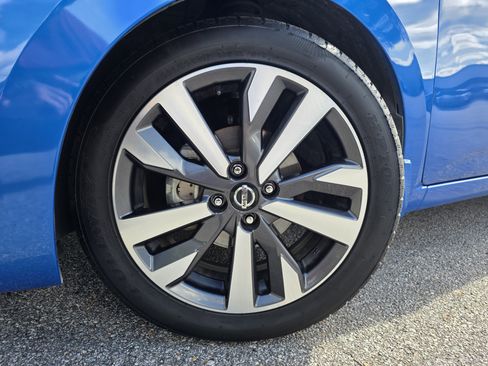 Used 2020 Nissan Versa SR w/ Convenience Package image 28