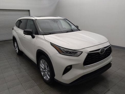 Used 2020 Toyota Highlander Limited FWD image 13