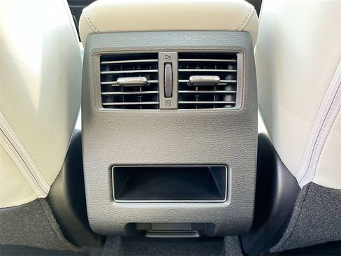 New 2025 Mitsubishi Outlander SE image 27