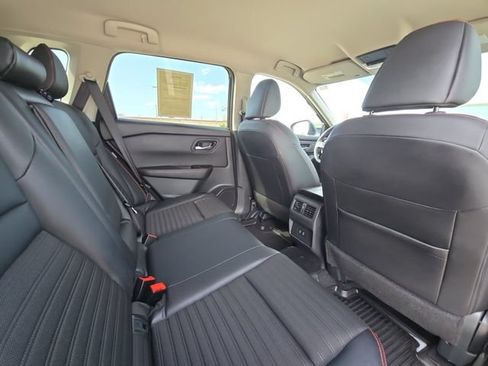 Used 2025 Nissan Rogue SV AWD/4WD image 27
