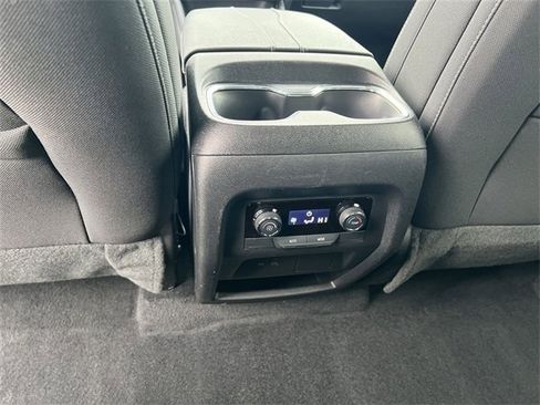 Certified 2025 Chevrolet Traverse LT image 20