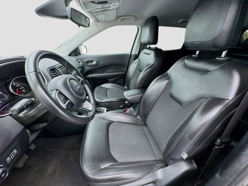 Used 2018 Jeep Compass Latitude image 12