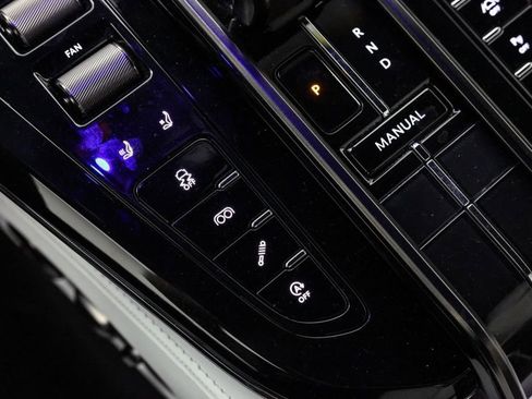 Used 2025 Aston Martin V8 Vantage Coupe image 22