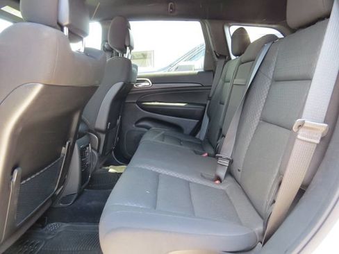 Used 2021 Jeep Grand Cherokee Laredo AWD/4WD image 5
