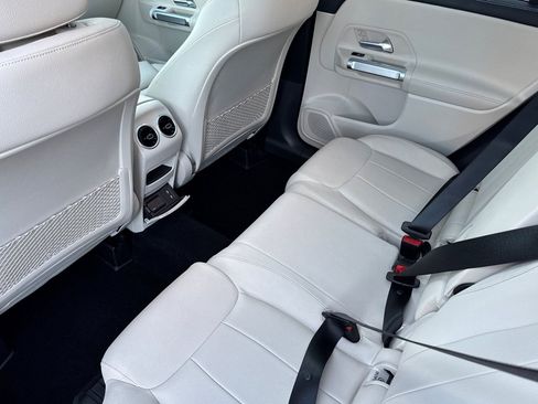 Certified 2025 Mercedes-Benz GLB 250 image 13