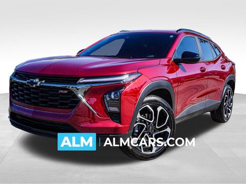 Used 2025 Chevrolet Trax RS FWD image 1