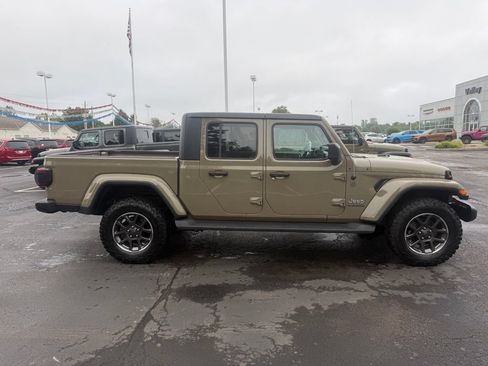Used 2020 Jeep Gladiator Overland AWD/4WD image 2