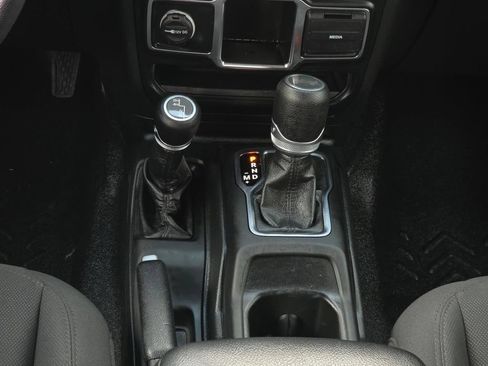 Used 2022 Jeep Wrangler Unlimited Sport AWD/4WD image 14