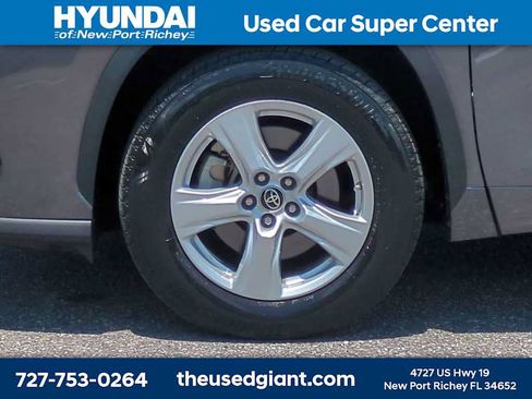 Used 2023 Toyota Highlander LE FWD image 10