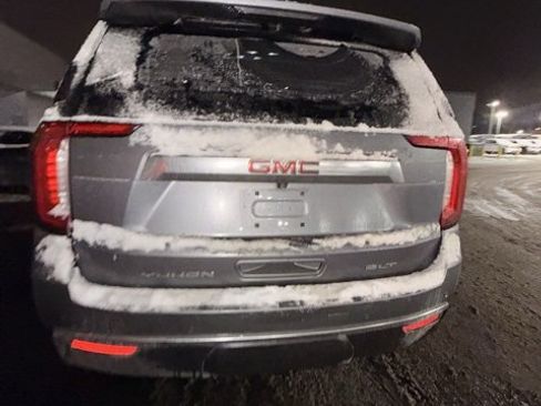 Used 2022 GMC Yukon SLT w/ SLT Premium Package image 2