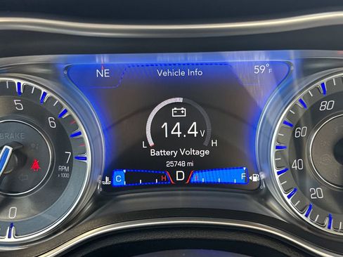 Used 2023 Chrysler 300 Touring L image 30