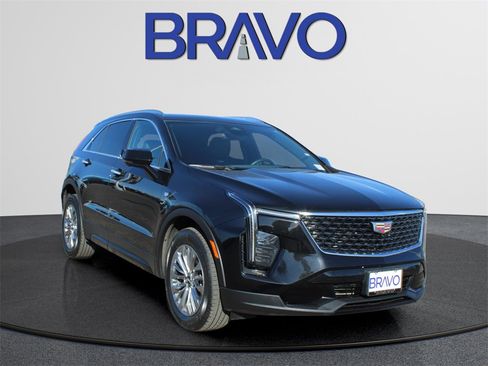 Used 2025 Cadillac XT4 Premium Luxury image 3