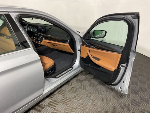 Used 2019 BMW 530e xDrive w/ Convenience Package AWD/4WD image 37