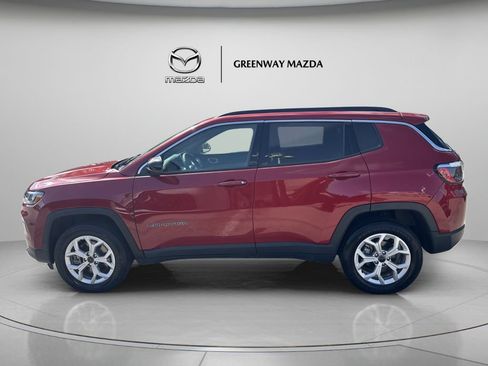 Used 2025 Jeep Compass Latitude w/ Sun & Sound Group AWD/4WD image 4
