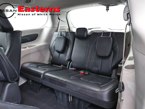 Used 2023 Chrysler Pacifica Touring-L FWD image 26