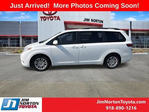 Used 2017 Toyota Sienna XLE FWD image 5