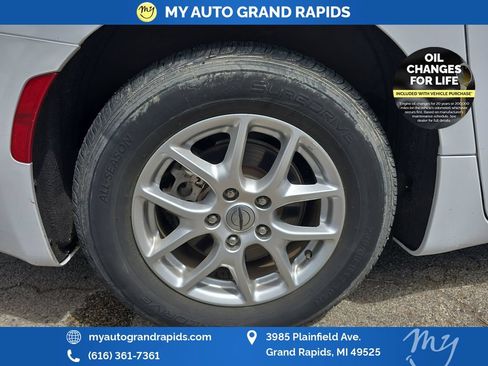 Used 2023 Chrysler Pacifica Touring-L FWD image 32