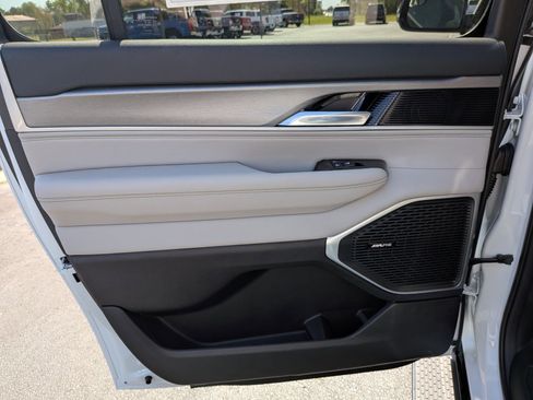 New 2026 Jeep Grand Wagoneer L 4WD image 22
