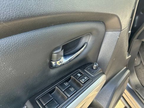 Used 2024 Nissan Titan SV w/ SV Convenience Package RWD image 26