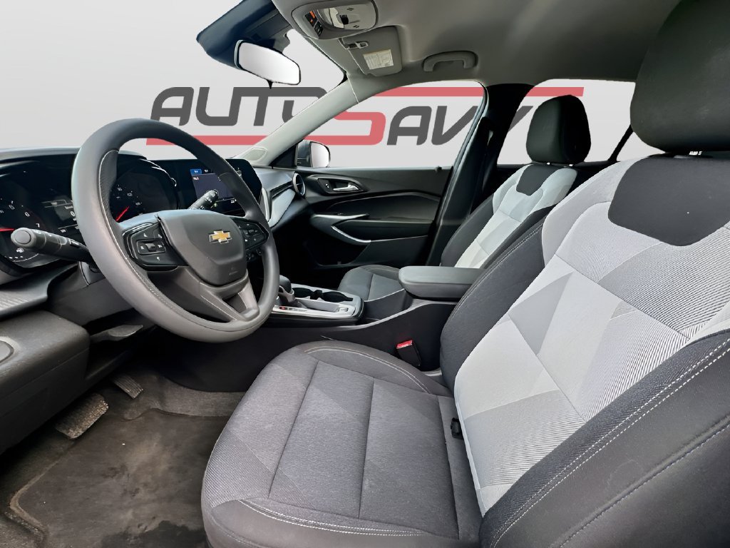 Used 2025 Chevrolet Trax LS FWD image 19